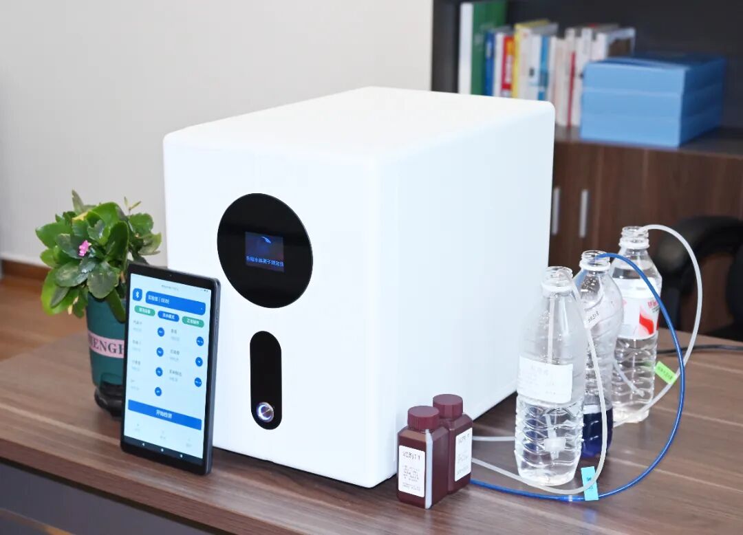 他用23年通信经验,做了一台不用校准的测水仪